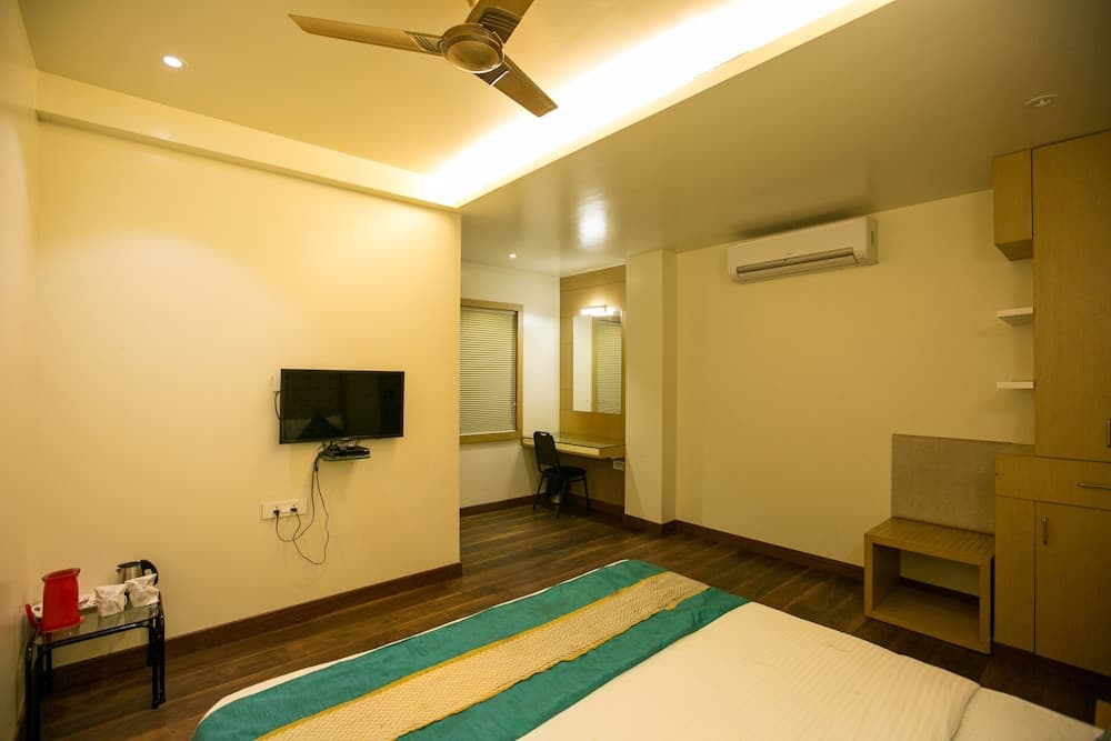 OYO 3774 Hotel Naman Palace