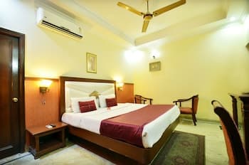 OYO 7219 Corporate Inn