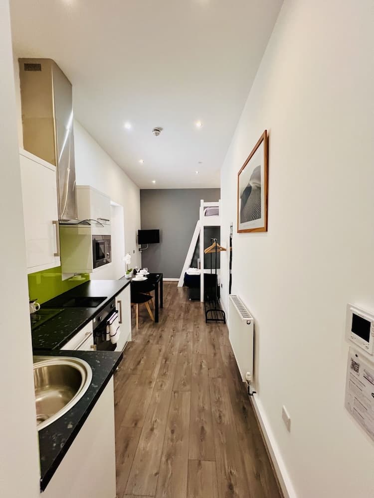 Fox House, Studio Apartments