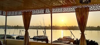 Senmut Luxory Apartments