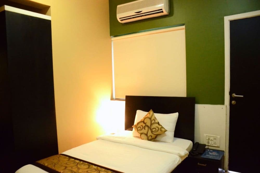 OYO 6002 Avezeekaa Corporate Residency