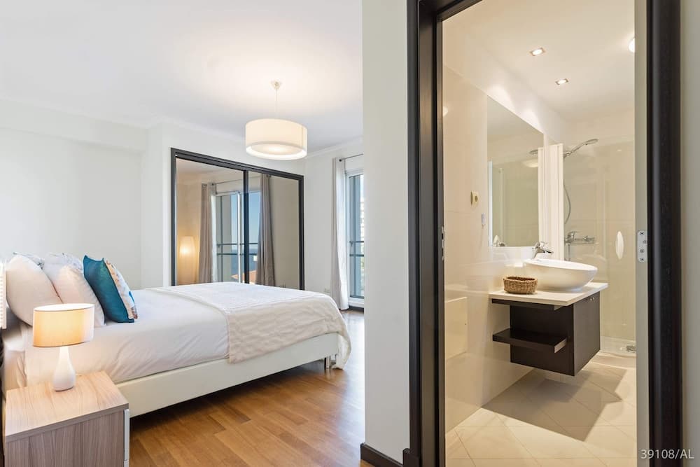 Rodamar I by An Island Apart