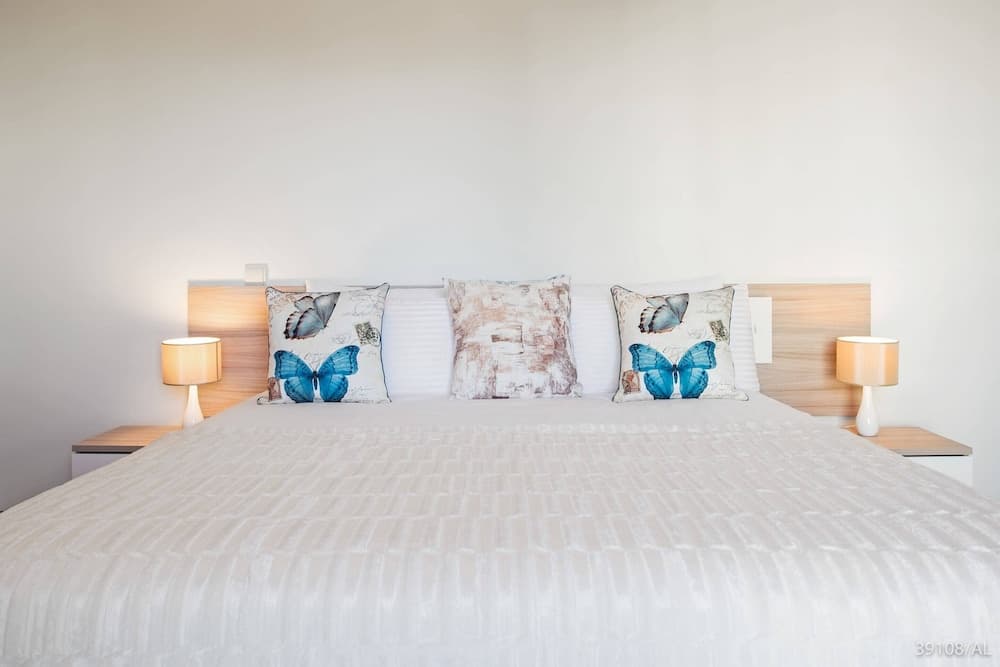 Rodamar I by An Island Apart