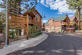 Mammoth Gateway Village 11
