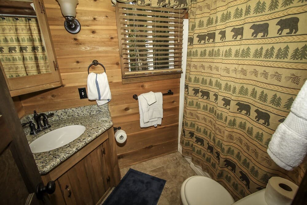 Our Mountain Hideaway 2 Bedroom Home by RedAwning