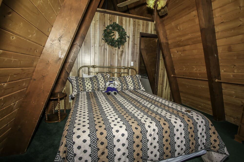 Adorable A Ski View Cabin Among the Pines near the lake by Redawning