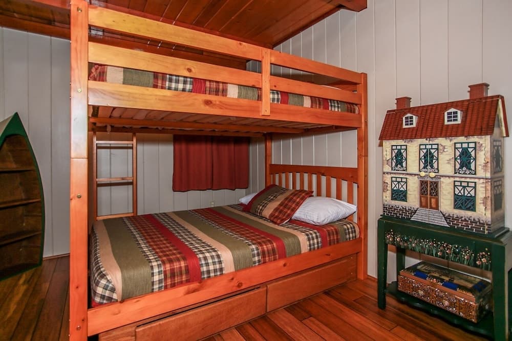 Bear Mountain Escape 2 Bedroom Apts by RedAwning