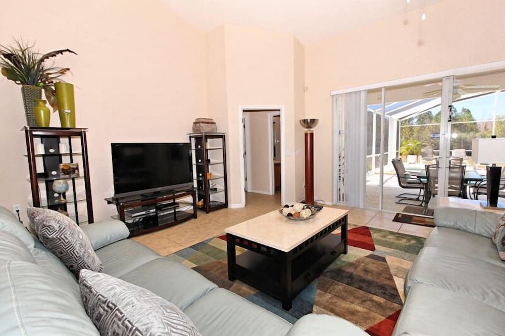 351bs 5 Bedroom Villa by RedAwning