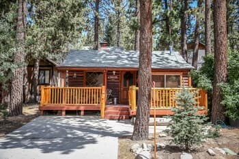 Little Bear Hug Studio Bedroom Cabin by RedAwning