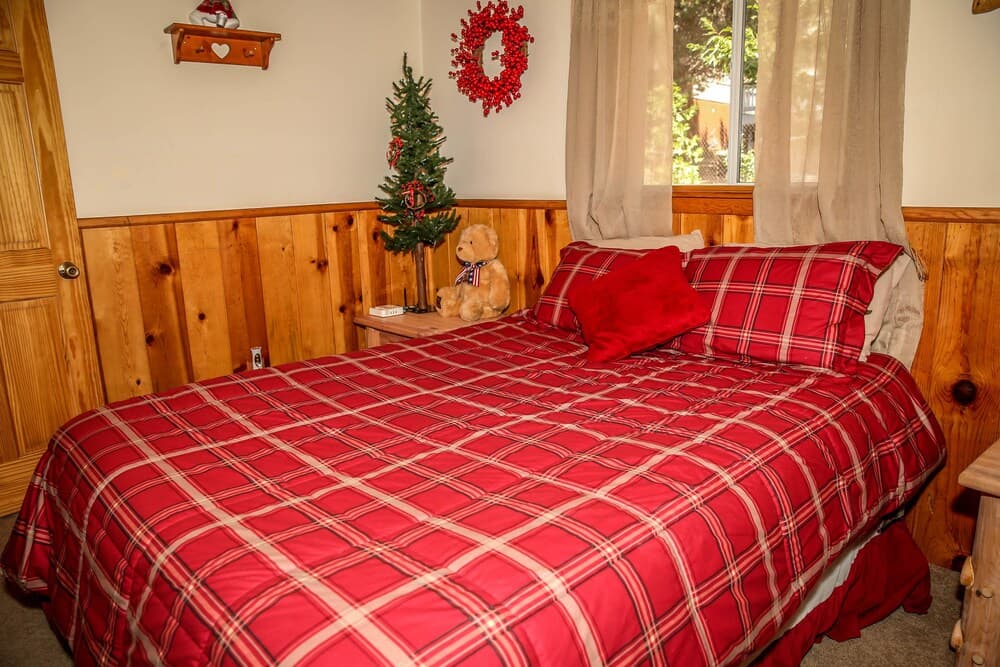 Little Bear Hug Studio Bedroom Cabin by RedAwning