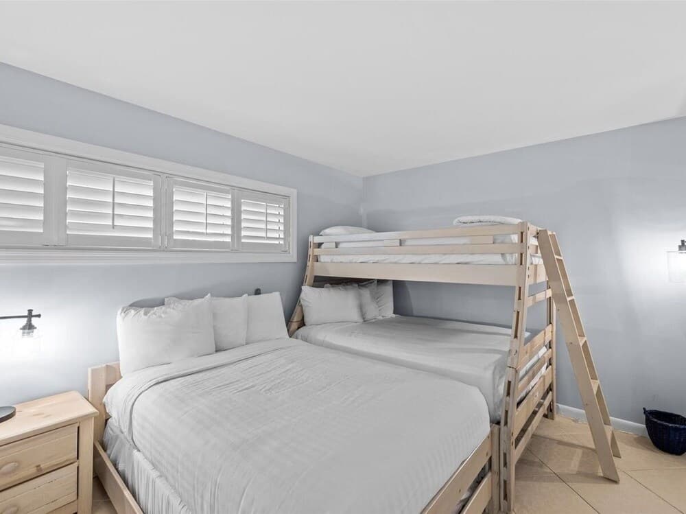 Gulf Shore Condo #102 - 2 Br condo by RedAwning