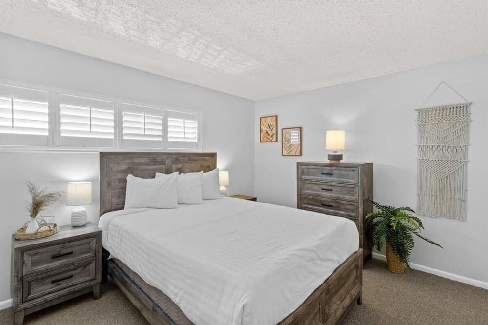 Holiday Surf & Racquet Club 213 2 Bedroom Condo