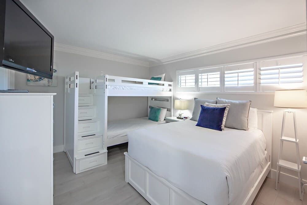 Holiday Surf & Racquet Club 104 2 Bedroom Condo by RedAwning