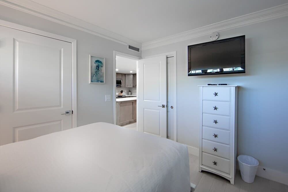 Holiday Surf & Racquet Club 104 2 Bedroom Condo by RedAwning