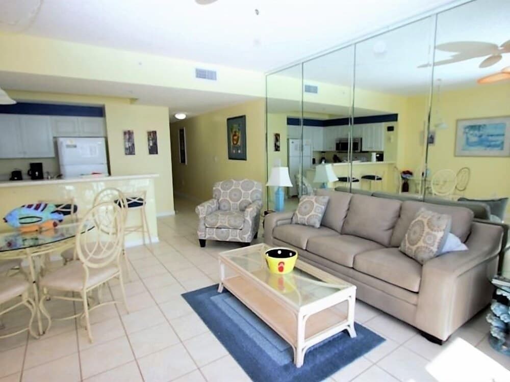 Majestic Sun 409a 1 Bedroom Condo by RedAwning