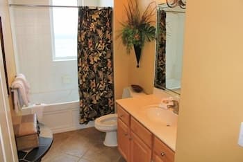 Silver Beach Towers 1704e 3 Bedroom Condo by RedAwning