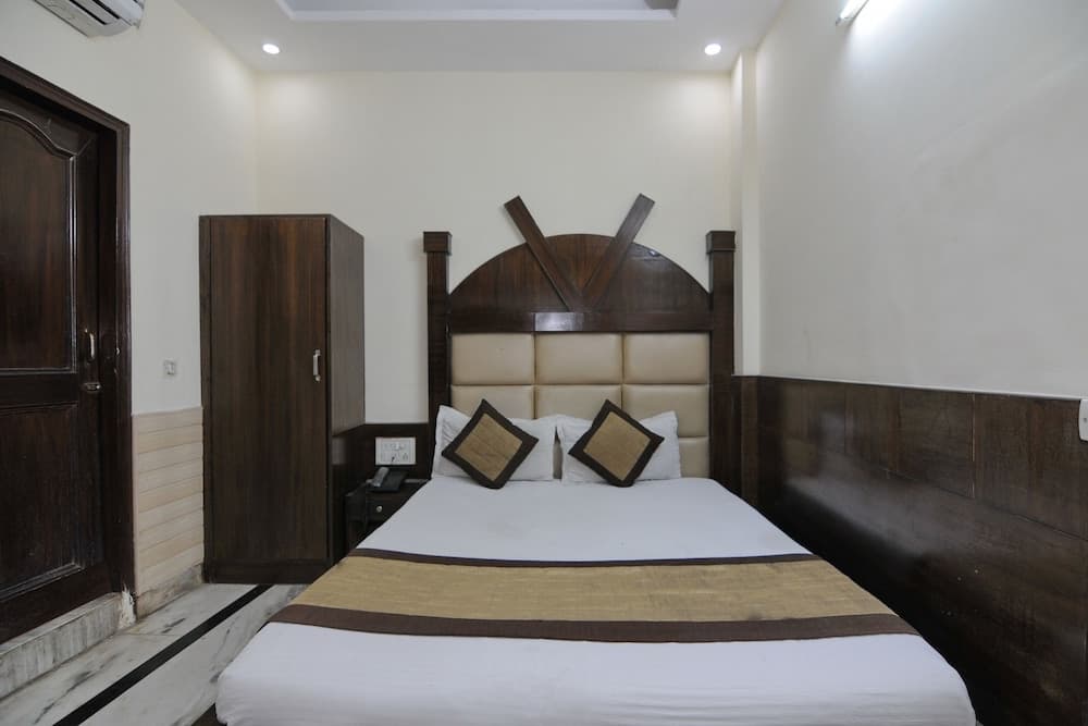 OYO 6124 Lord Krishna Dx Inn