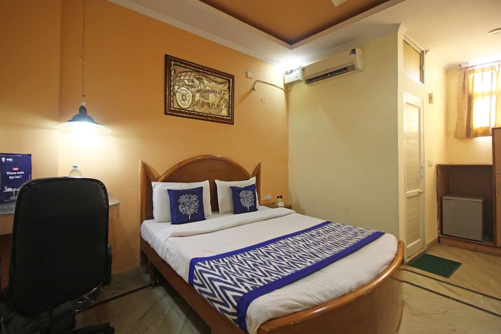 OYO 7147 Hotel Madhur Regency