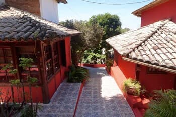 Novos Baianos Hostel e Suites