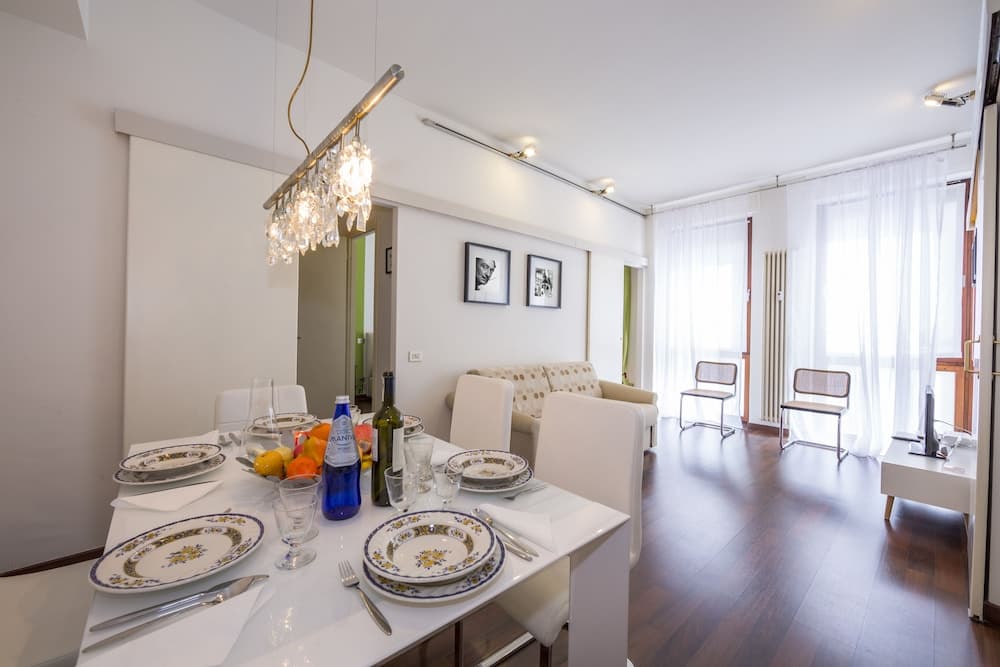 The Square Apartment