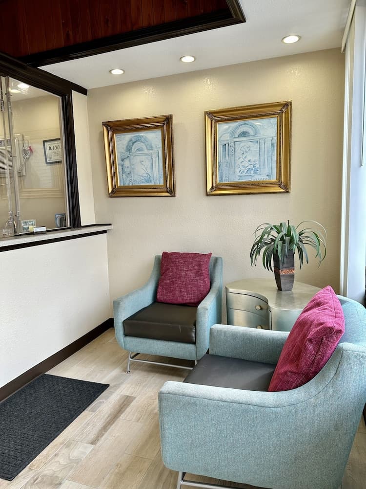 Whistling Pines - Daily & Extended Stay, Elizabeth City