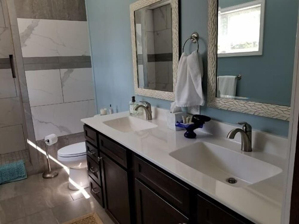 Sisters on Sycamore Bed & Breakfast