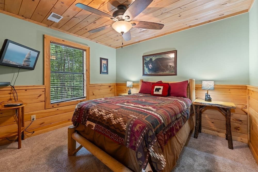 Sugar Bear Mountain Hideaway 3 Bedroom Cabin by RedAwning