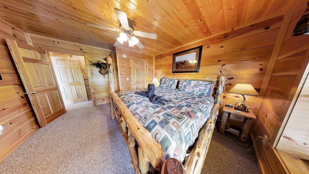 A Rocky Top Rendezview 2 Bedroom Cabin by RedAwning