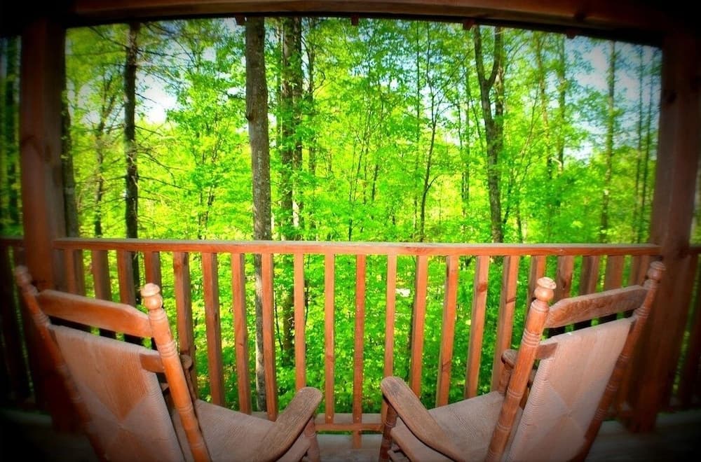 Always Misbehavin 1 Bedroom Cabin by RedAwning