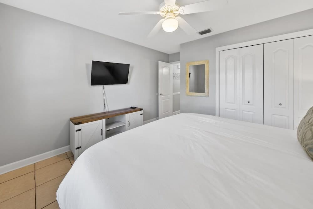 Sea-renity - 3 Br home by RedAwning