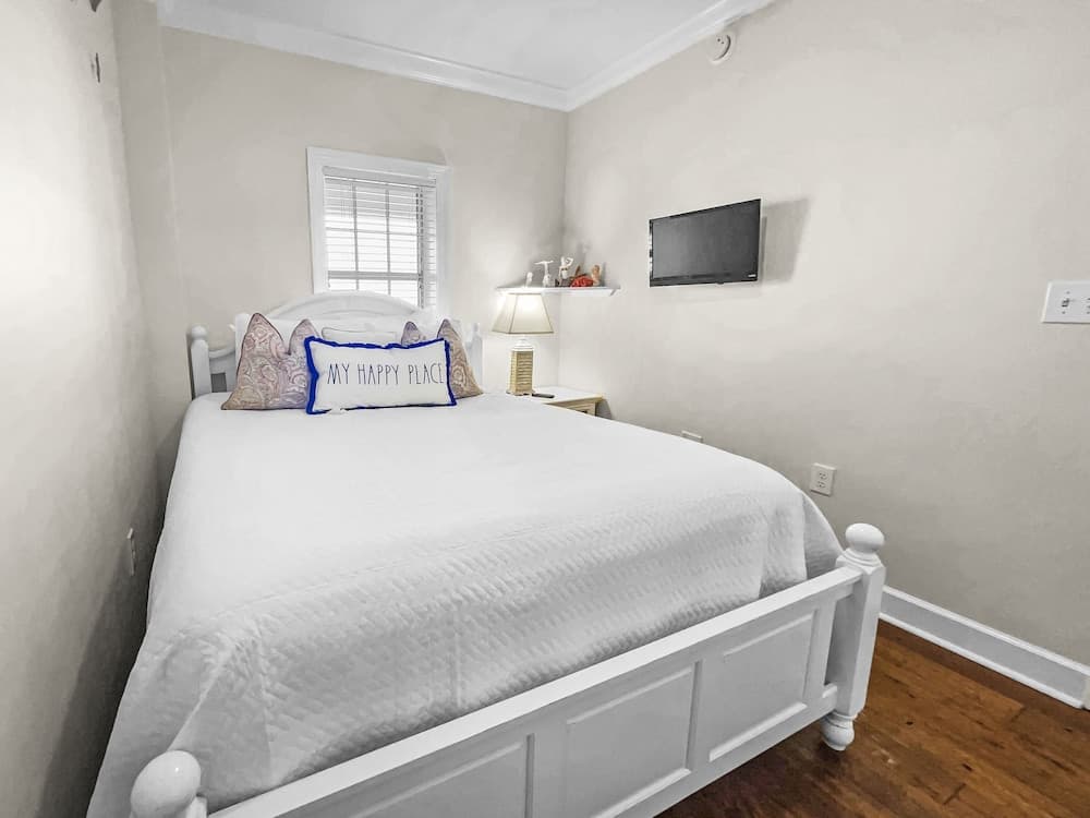 The Flipside 30A - 3 Br condo by RedAwning