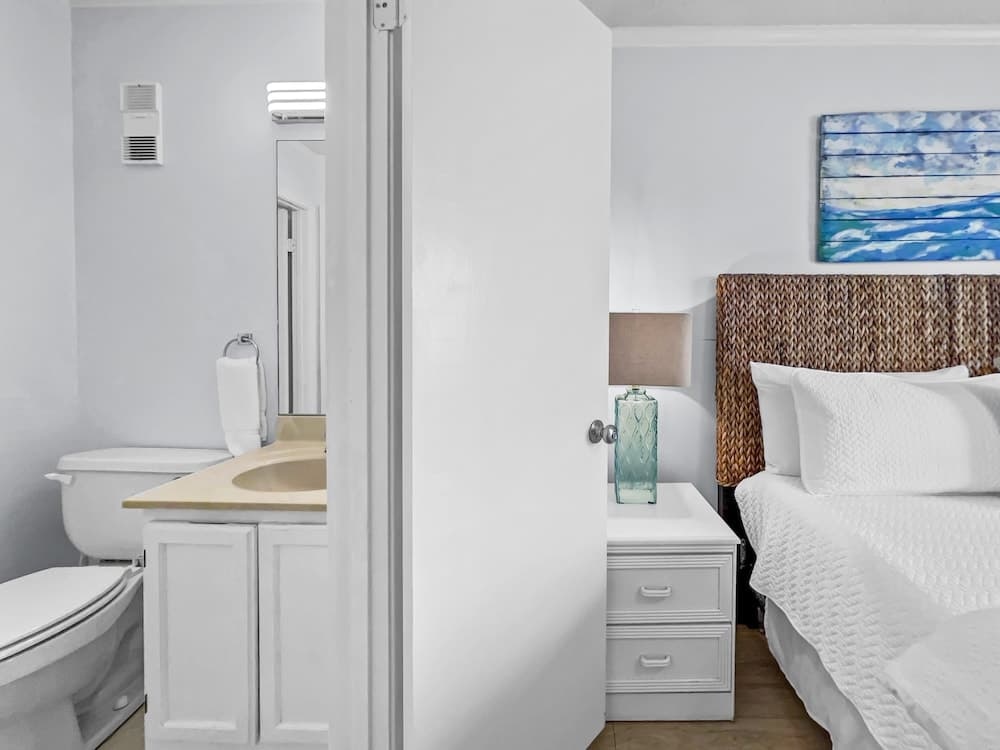 Emerald Shores #1001 - 1 Br condo by RedAwning