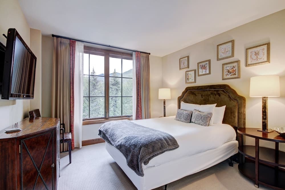 Ritz Carlton Residence Spacious with Valley Views by RedAwning