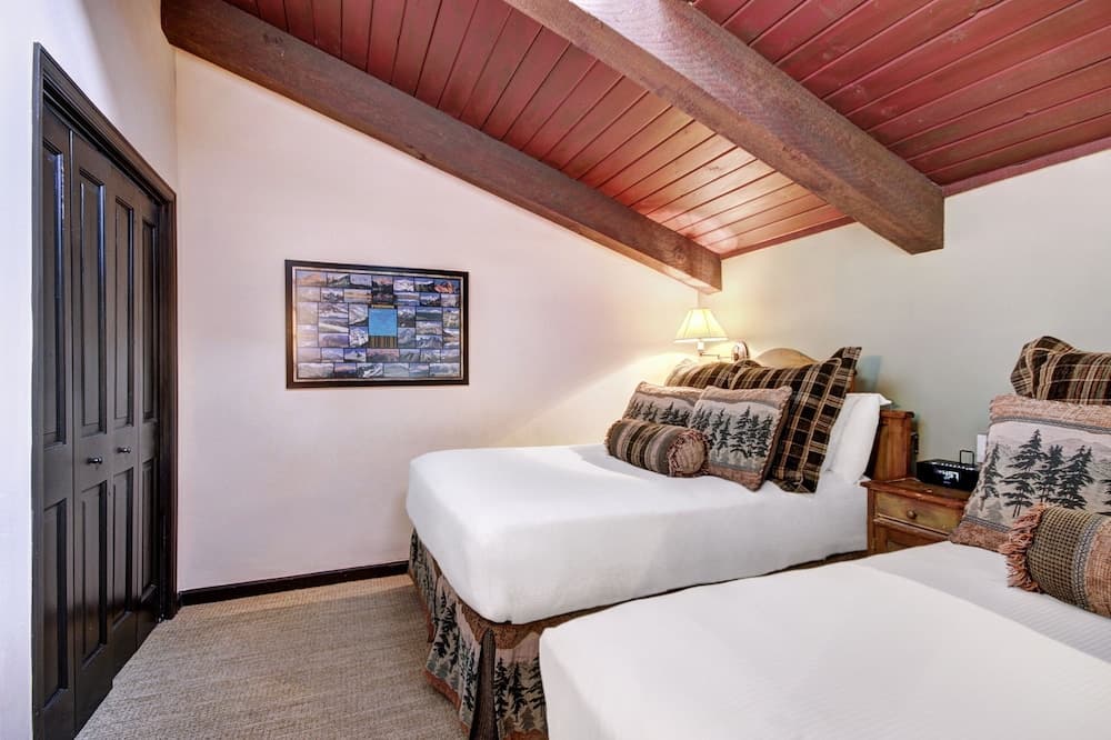 Rustic Mountain View 2Bedroom Condo- Lodge at Vail by RedAwning