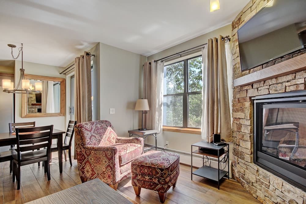 River Mtn Lodge E116C - Studio Condo by RedAwning