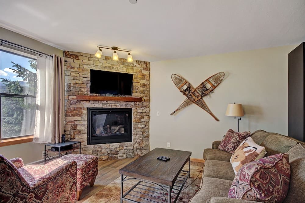 River Mtn Lodge E116C - Studio Condo by RedAwning