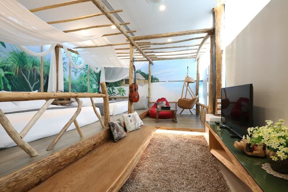 Maple House Riverside