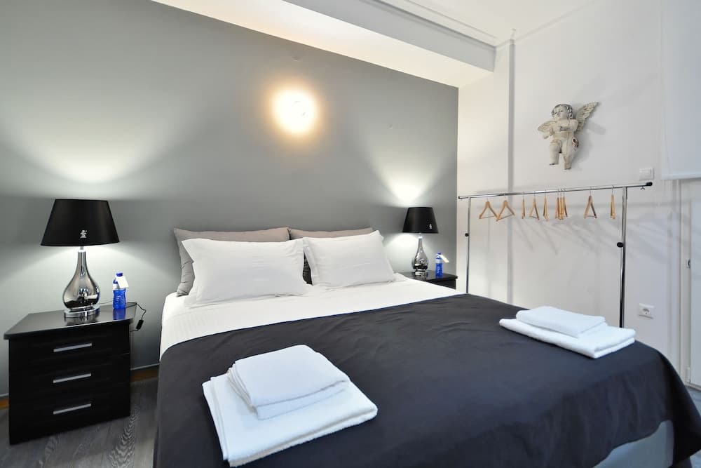 Plaka Elegant Apartment