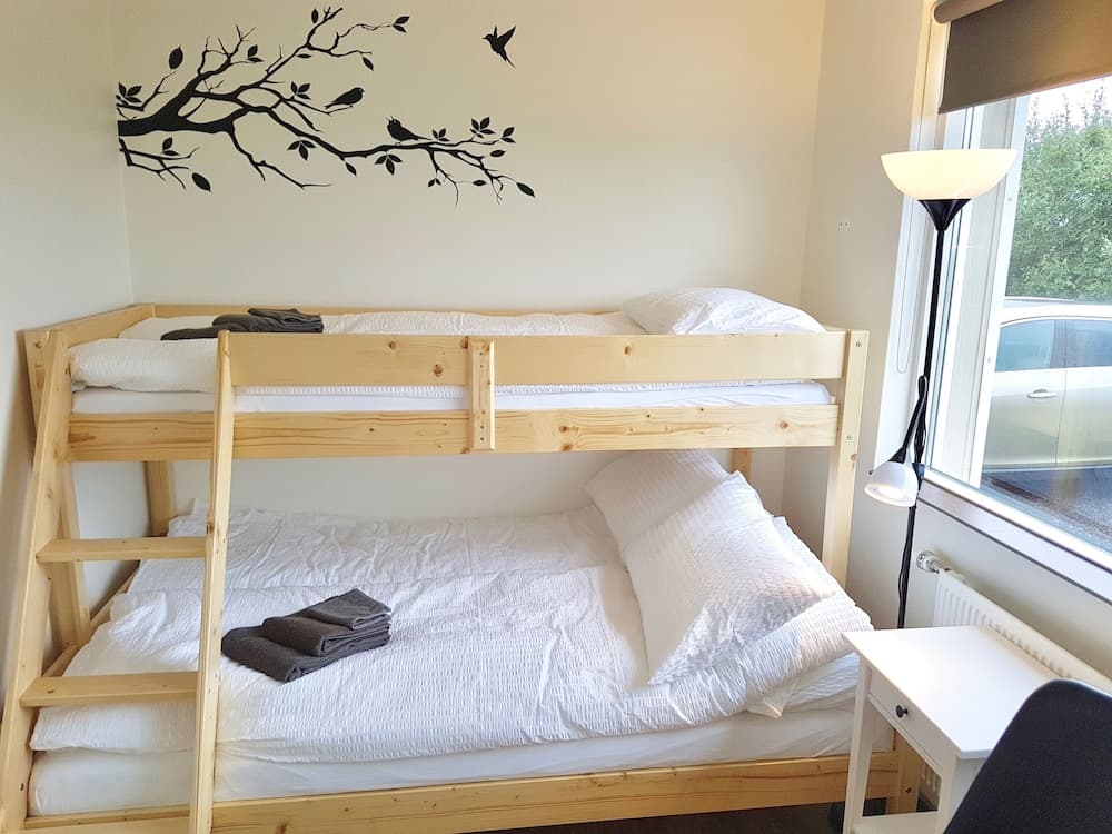 Lynghagi House - Lava Water