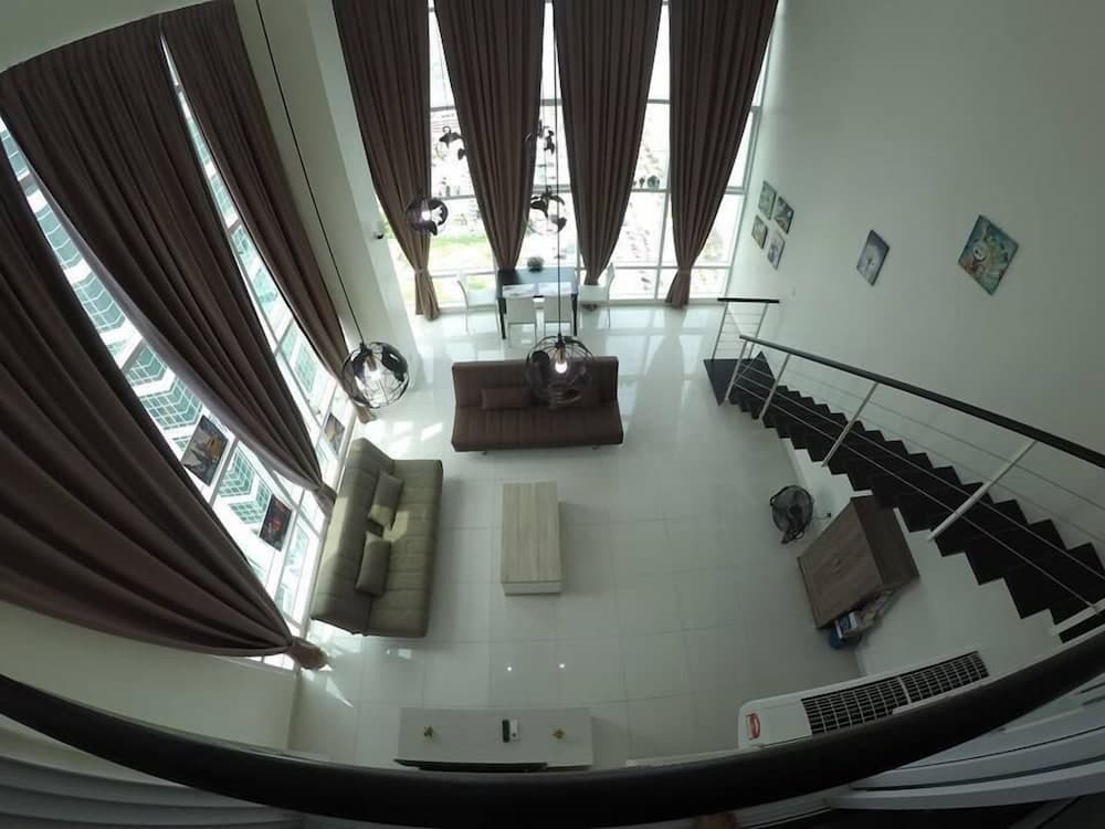 Summertime Maritime Suite 1