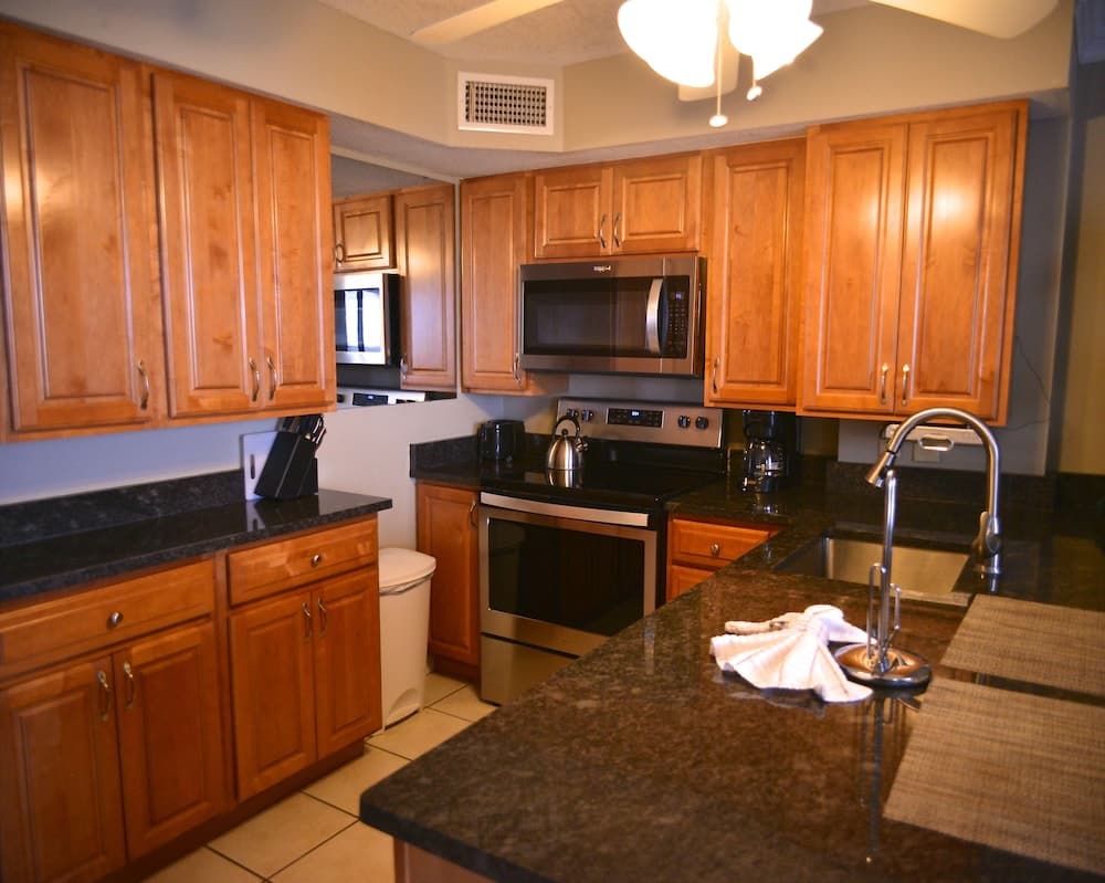 Gulf Shores Surf & Racquet Club 514a 1 Bedroom Condo by RedAwning