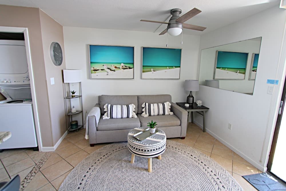 Gulf Shores Surf & Racquet Club 505a 1 Bedroom Condo by RedAwning