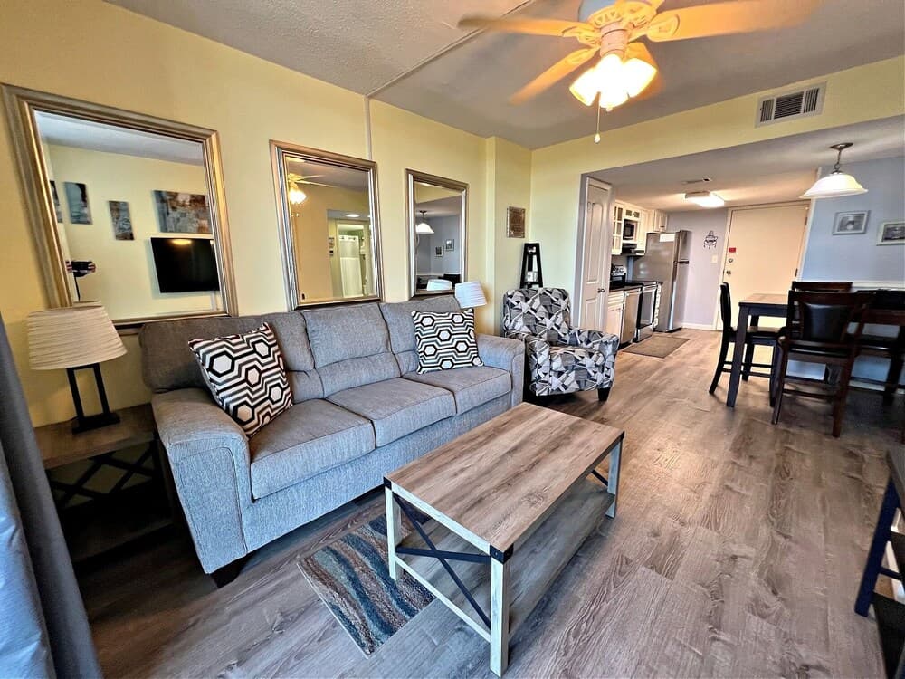 Gulf Shores Surf & Racquet Club 305b 2 Bedroom Condo by RedAwning