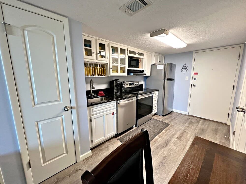 Gulf Shores Surf & Racquet Club 305b 2 Bedroom Condo by RedAwning