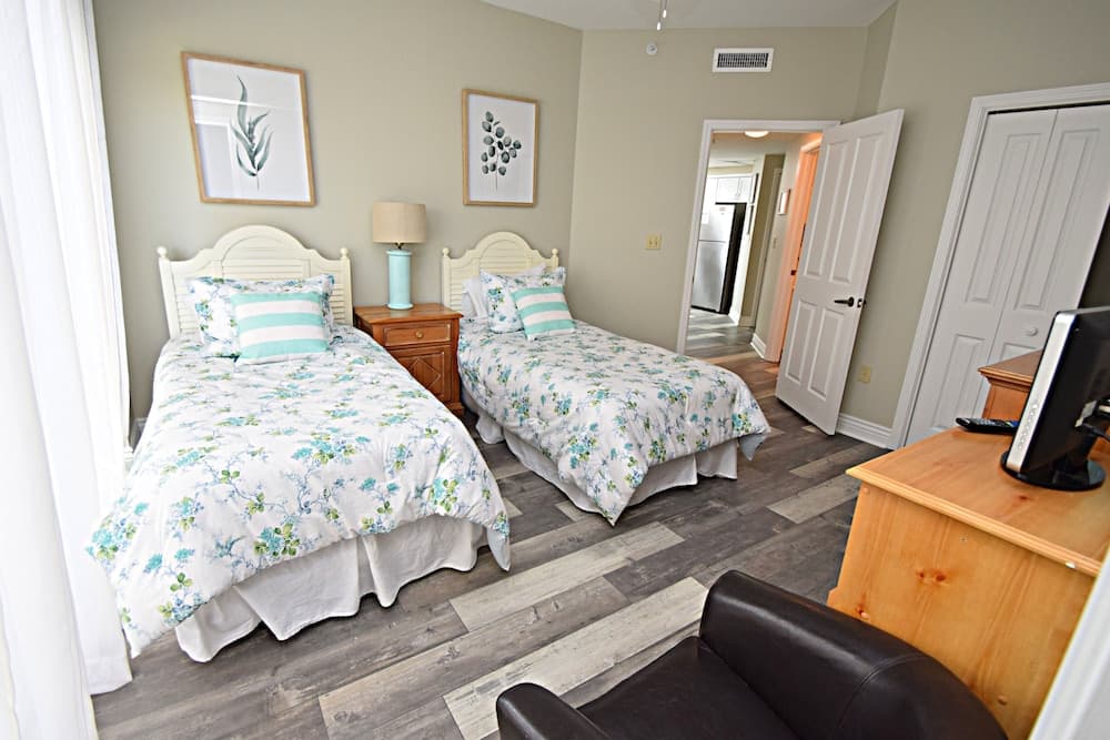 The Palms 611 3 Bedroom Condo by RedAwning