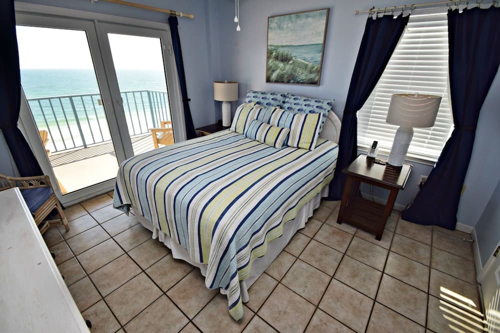 Surf Side Shores 2706 3 Bedroom Condo by RedAwning