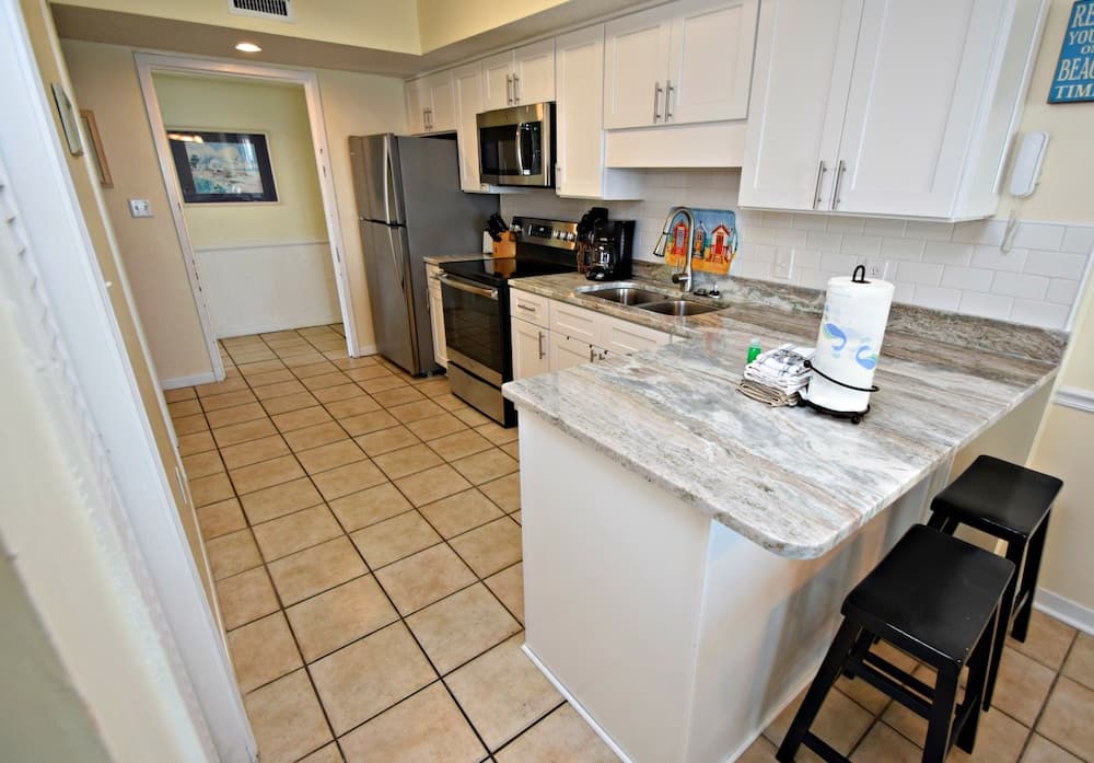 Surf Side Shores 2706 3 Bedroom Condo by RedAwning