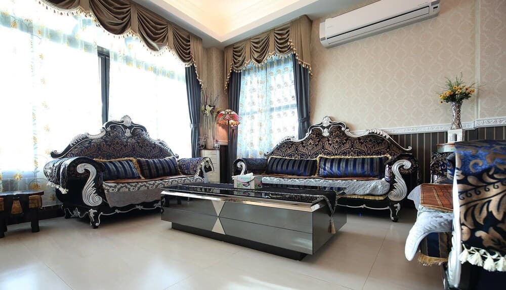 Textile Girl Romantic Homestay