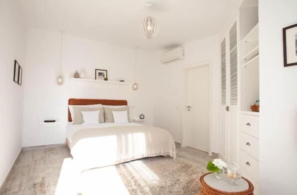 Quinta B. - Adults Only