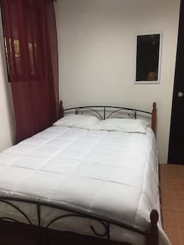 Hostal Saint Michel - Hostel